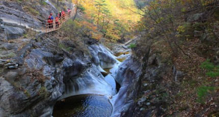 덕구온천과 응봉산